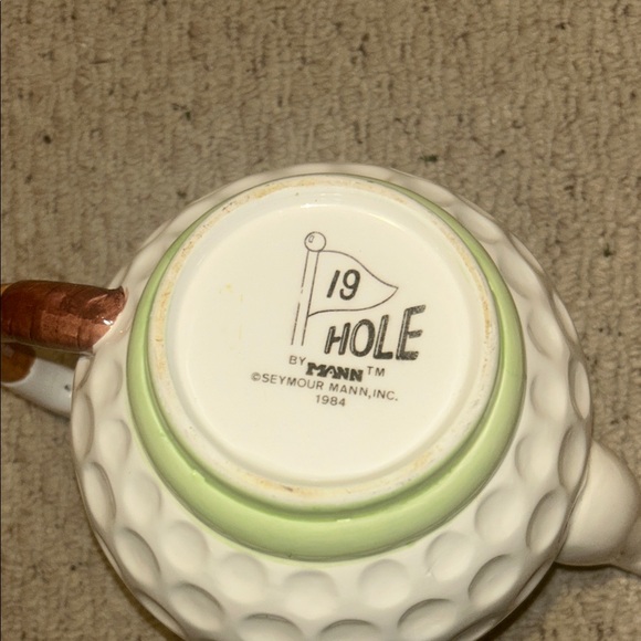 Golf Ball Teapot with  handle that looks like a bent club. 1986 Seymour Mann - Picture 4 of 4
